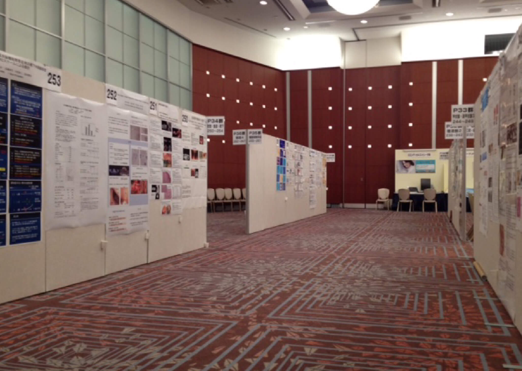 壁面への掲示物が多い展示会、お客様ご自身で設置される展示会に最適です！