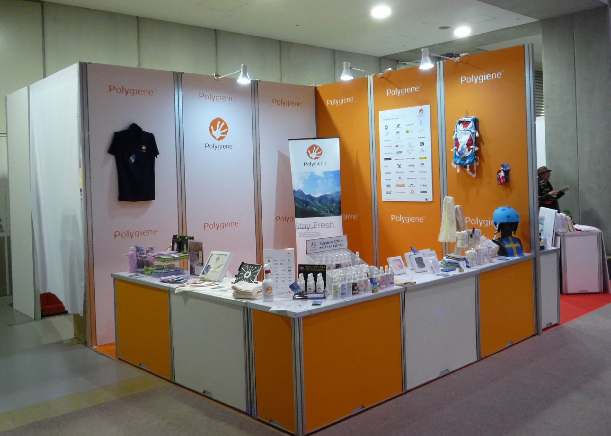 壁面展示を活かした展示会ブースにも